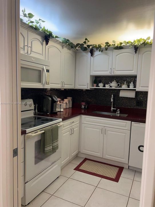 For Sale: $315,000 (3 beds, 2 baths, 1390 Square Feet)