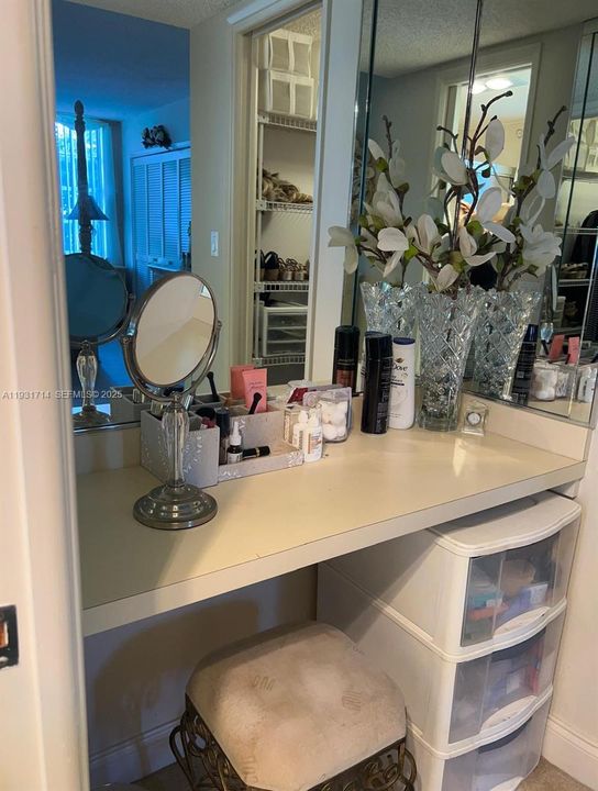 For Sale: $315,000 (3 beds, 2 baths, 1390 Square Feet)