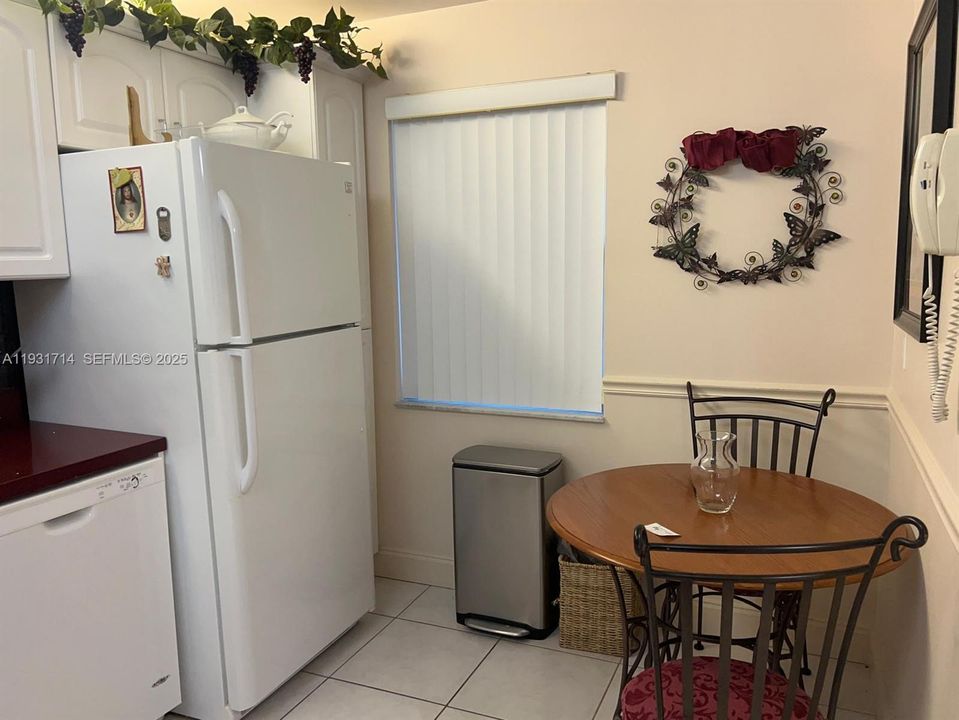 For Sale: $315,000 (3 beds, 2 baths, 1390 Square Feet)