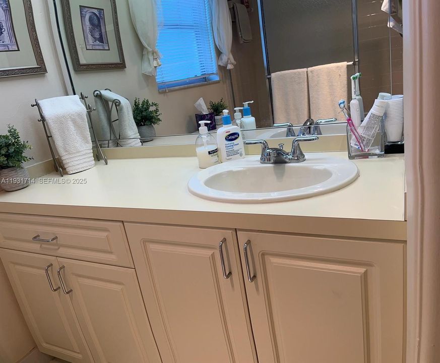 For Sale: $315,000 (3 beds, 2 baths, 1390 Square Feet)