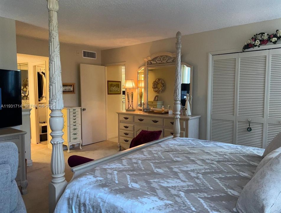 For Sale: $315,000 (3 beds, 2 baths, 1390 Square Feet)