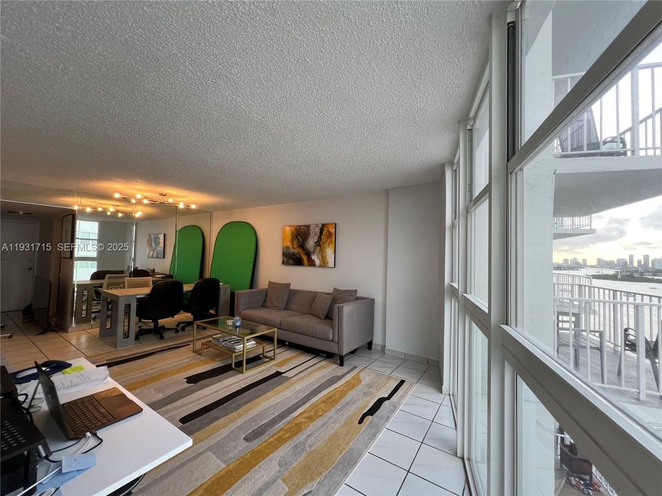 В аренду: $2,650 (1 спален, 1 ванн, 750 Квадратных фут)