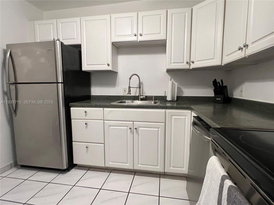 В аренду: $2,650 (1 спален, 1 ванн, 750 Квадратных фут)