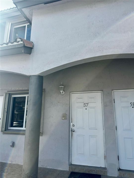 For Rent: $2,850 (3 beds, 2 baths, 1330 Square Feet)