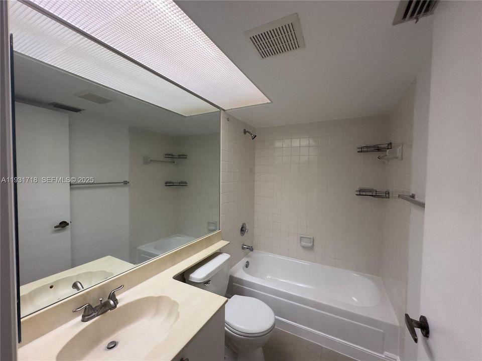 For Rent: $2,100 (2 beds, 2 baths, 1070 Square Feet)