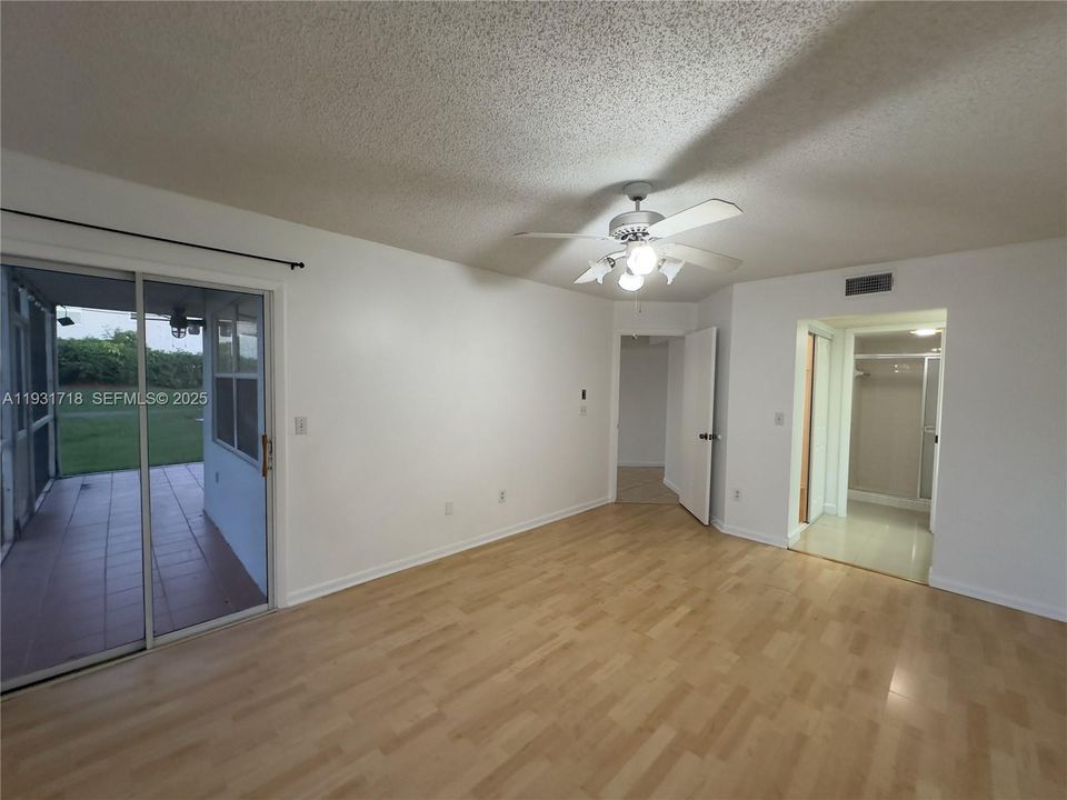 For Rent: $2,100 (2 beds, 2 baths, 1070 Square Feet)