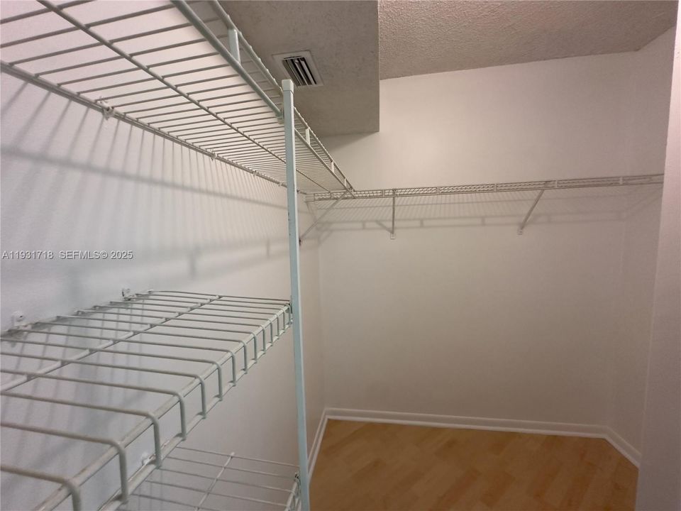 For Rent: $2,100 (2 beds, 2 baths, 1070 Square Feet)