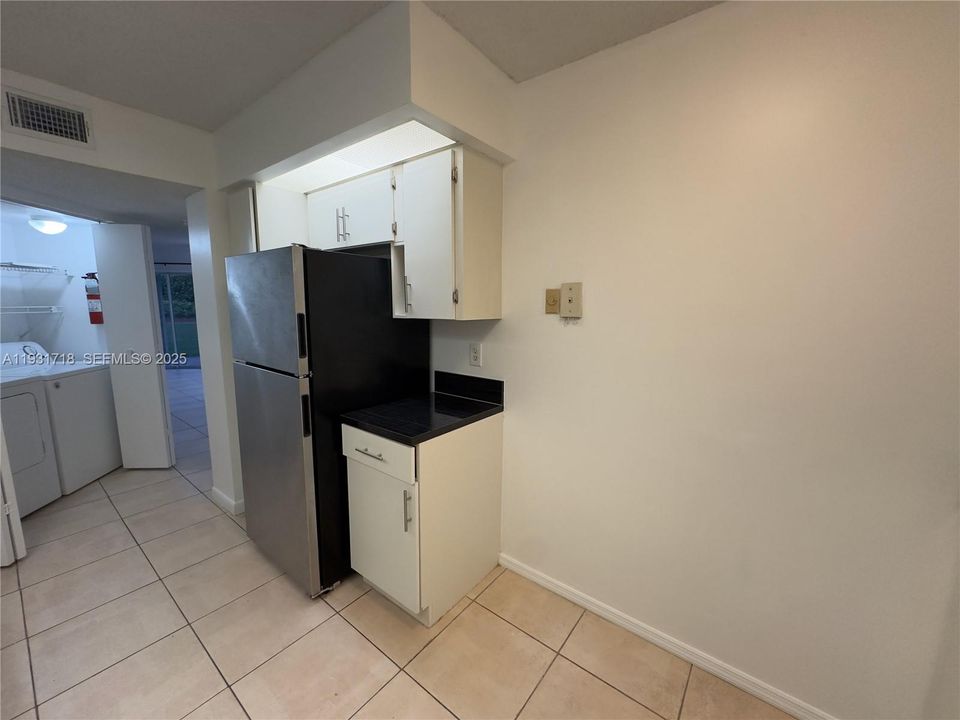 For Rent: $2,100 (2 beds, 2 baths, 1070 Square Feet)