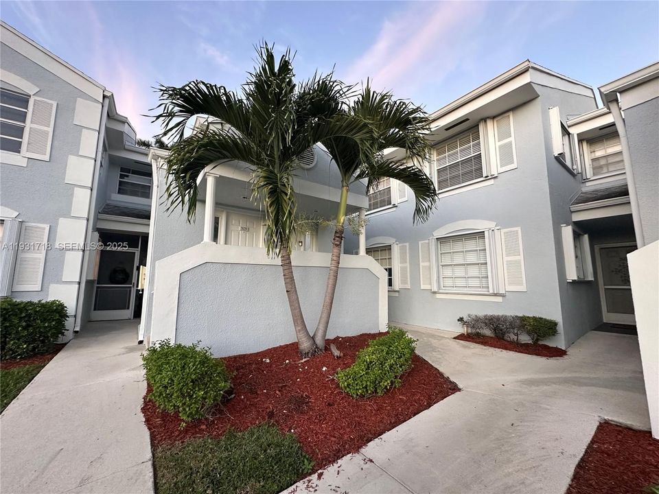 For Rent: $2,100 (2 beds, 2 baths, 1070 Square Feet)