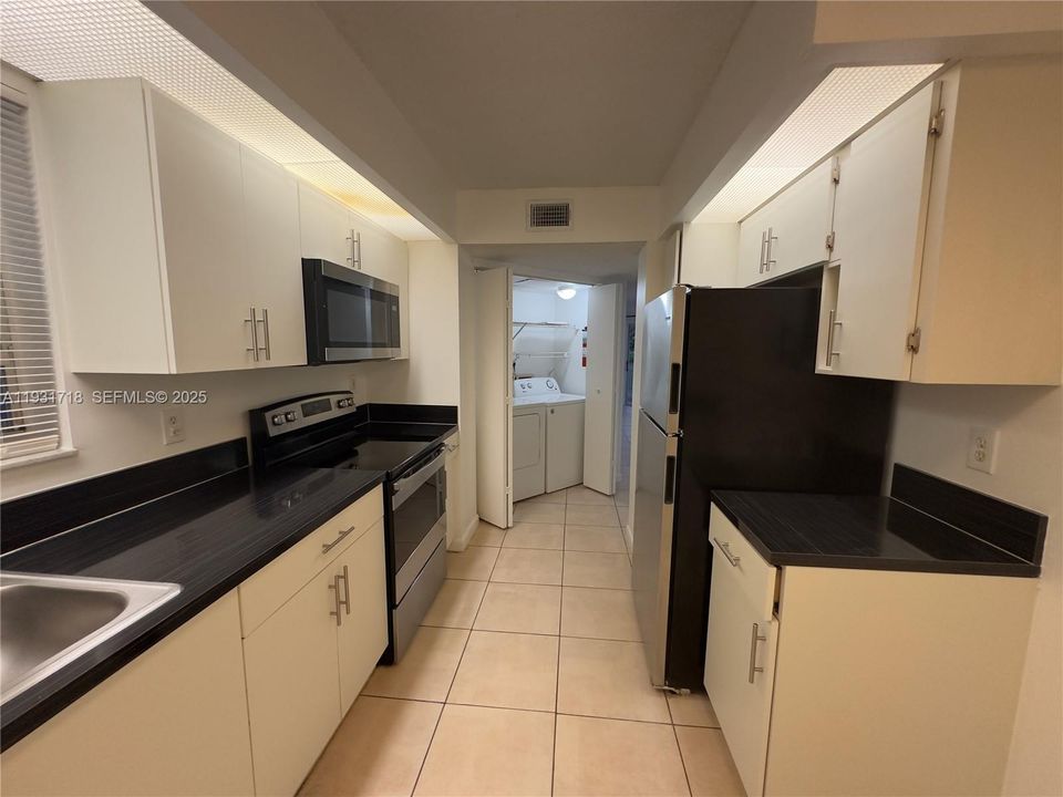 For Rent: $2,100 (2 beds, 2 baths, 1070 Square Feet)
