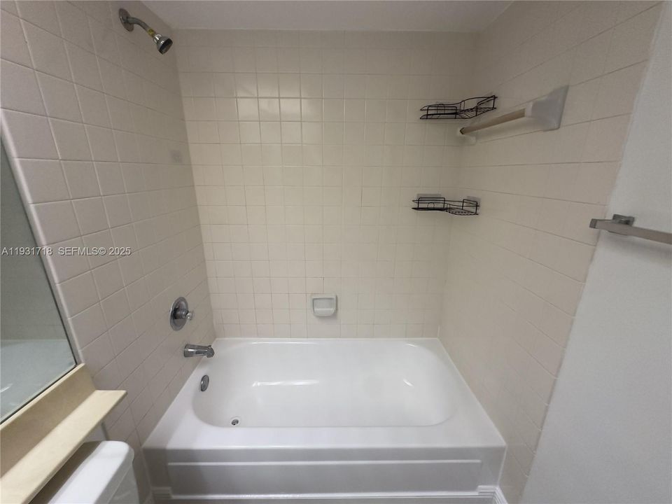For Rent: $2,100 (2 beds, 2 baths, 1070 Square Feet)