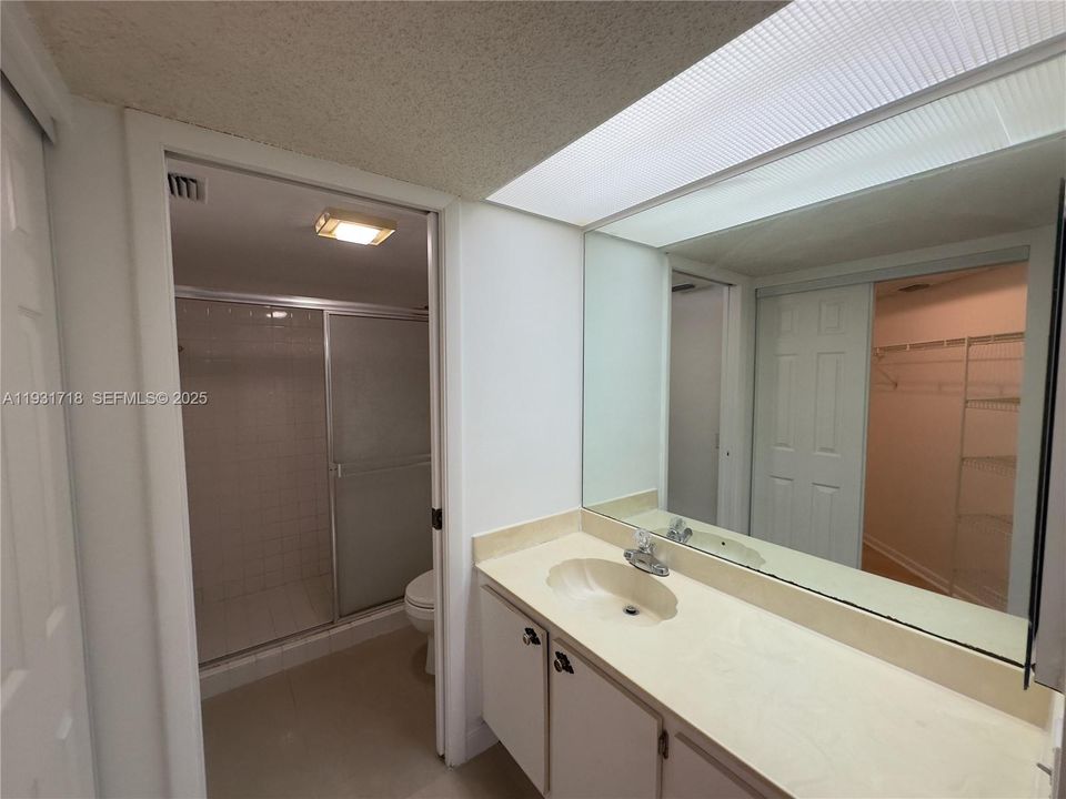 For Rent: $2,100 (2 beds, 2 baths, 1070 Square Feet)