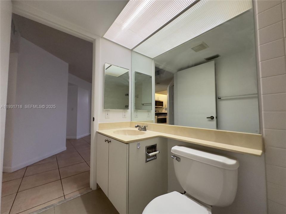 For Rent: $2,100 (2 beds, 2 baths, 1070 Square Feet)