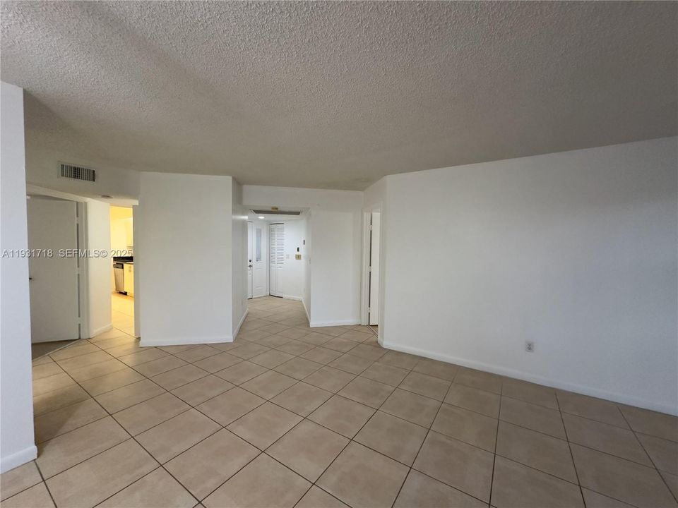 For Rent: $2,100 (2 beds, 2 baths, 1070 Square Feet)