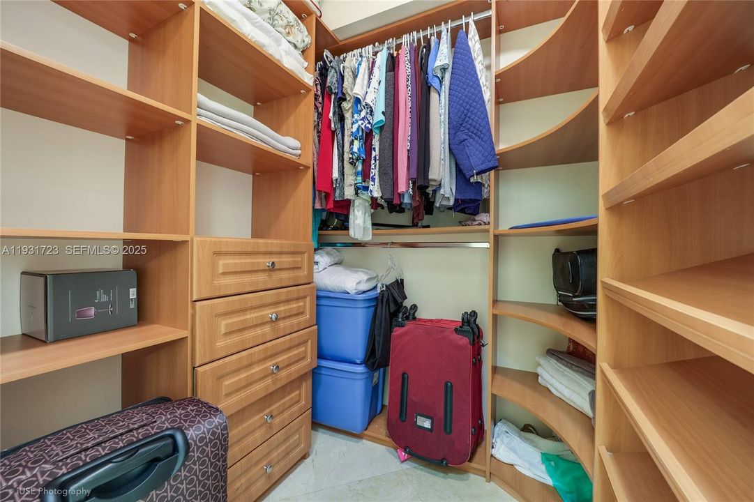 待售: $750,000 (2 贝兹, 2 浴室, 1200 平方英尺)