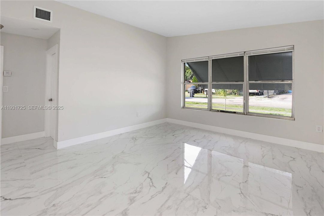 En Venta: $499,000 (2 camas, 1 baños, 886 Pies cuadrados)