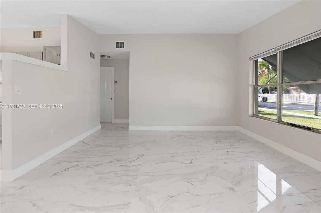 En Venta: $499,000 (2 camas, 1 baños, 886 Pies cuadrados)