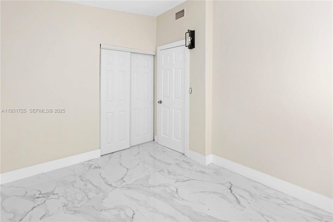 En Venta: $499,000 (2 camas, 1 baños, 886 Pies cuadrados)