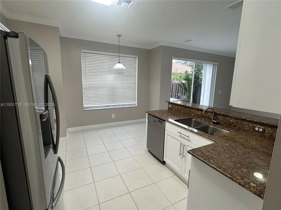 出租: $4,500 (4 贝兹, 2 浴室, 2091 平方英尺)