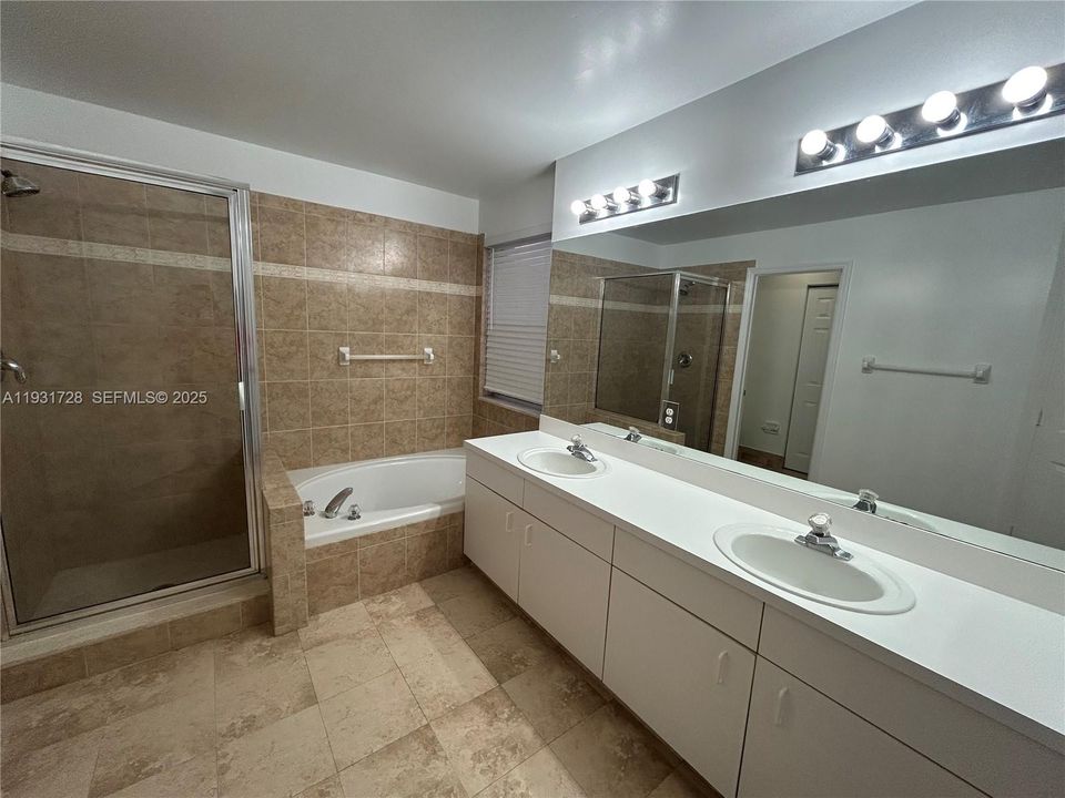 出租: $4,500 (4 贝兹, 2 浴室, 2091 平方英尺)