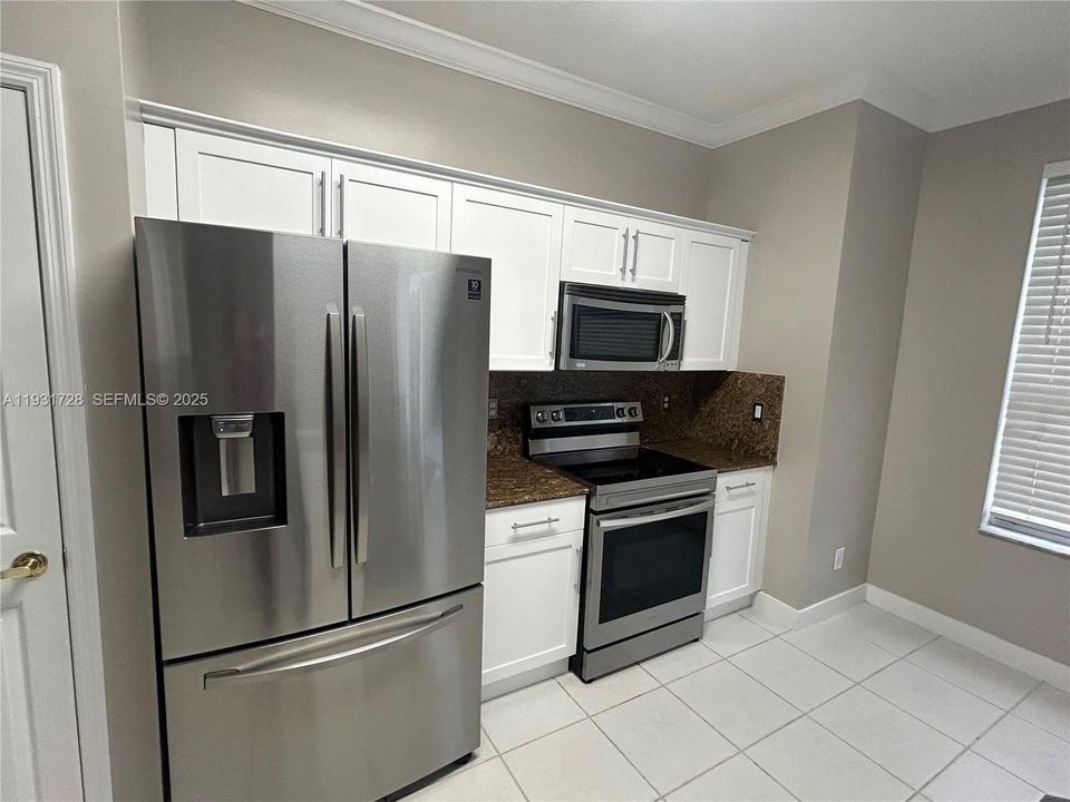 出租: $4,500 (4 贝兹, 2 浴室, 2091 平方英尺)