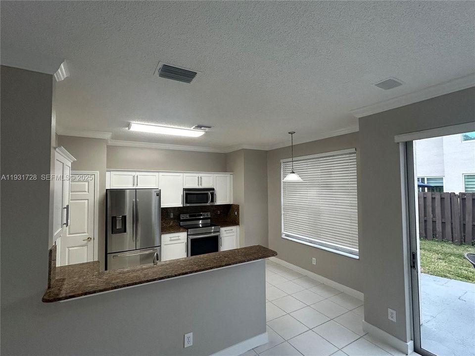 出租: $4,500 (4 贝兹, 2 浴室, 2091 平方英尺)