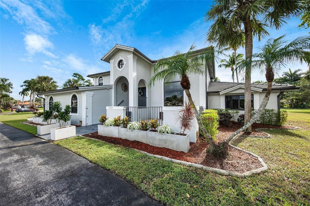 For Sale: $1,350,000 (4 beds, 4 baths, 3192 Square Feet)