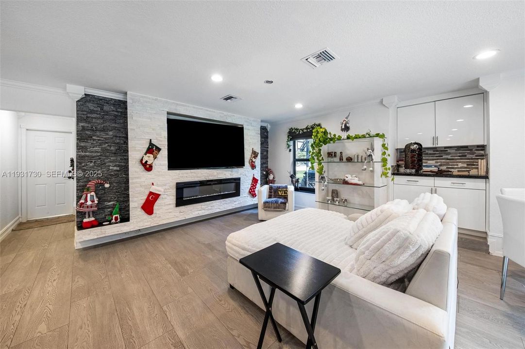 For Sale: $1,350,000 (4 beds, 4 baths, 3192 Square Feet)