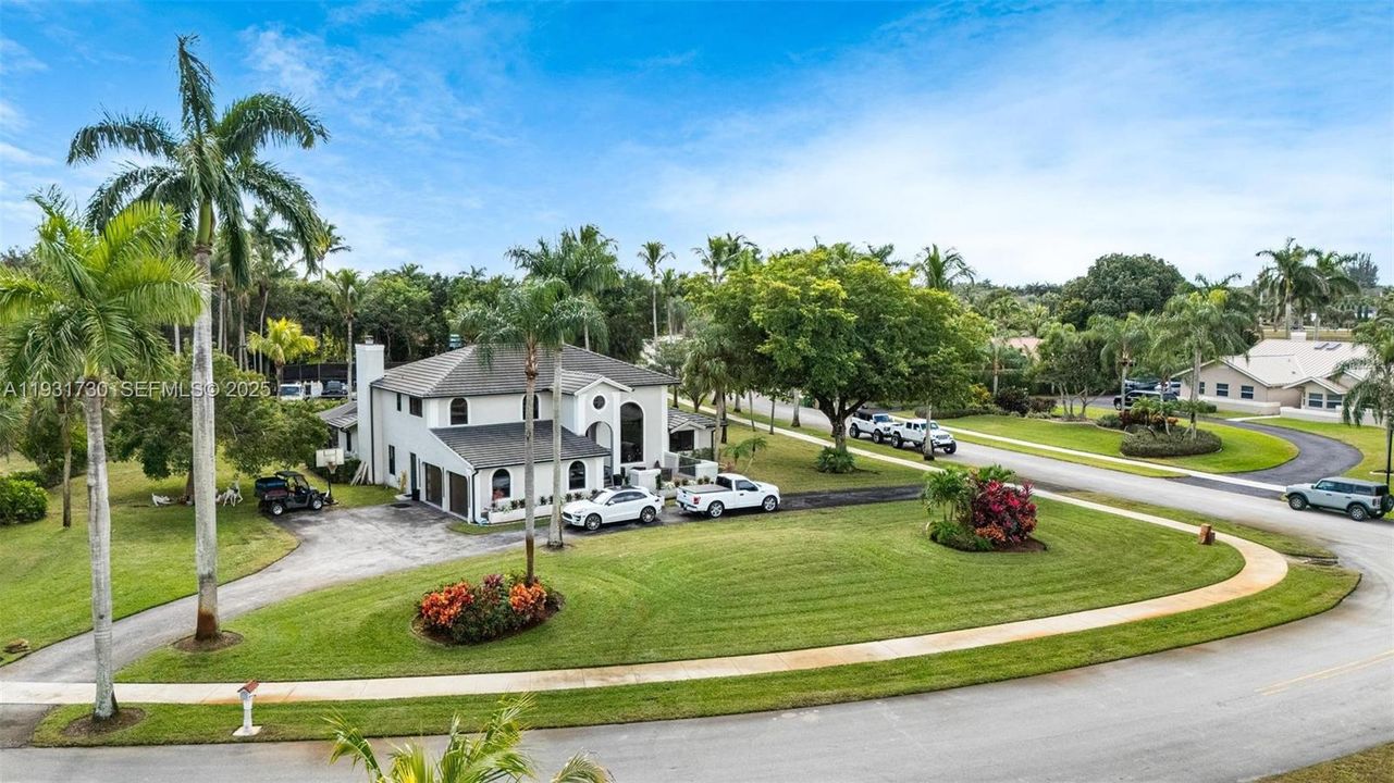 For Sale: $1,350,000 (4 beds, 4 baths, 3192 Square Feet)