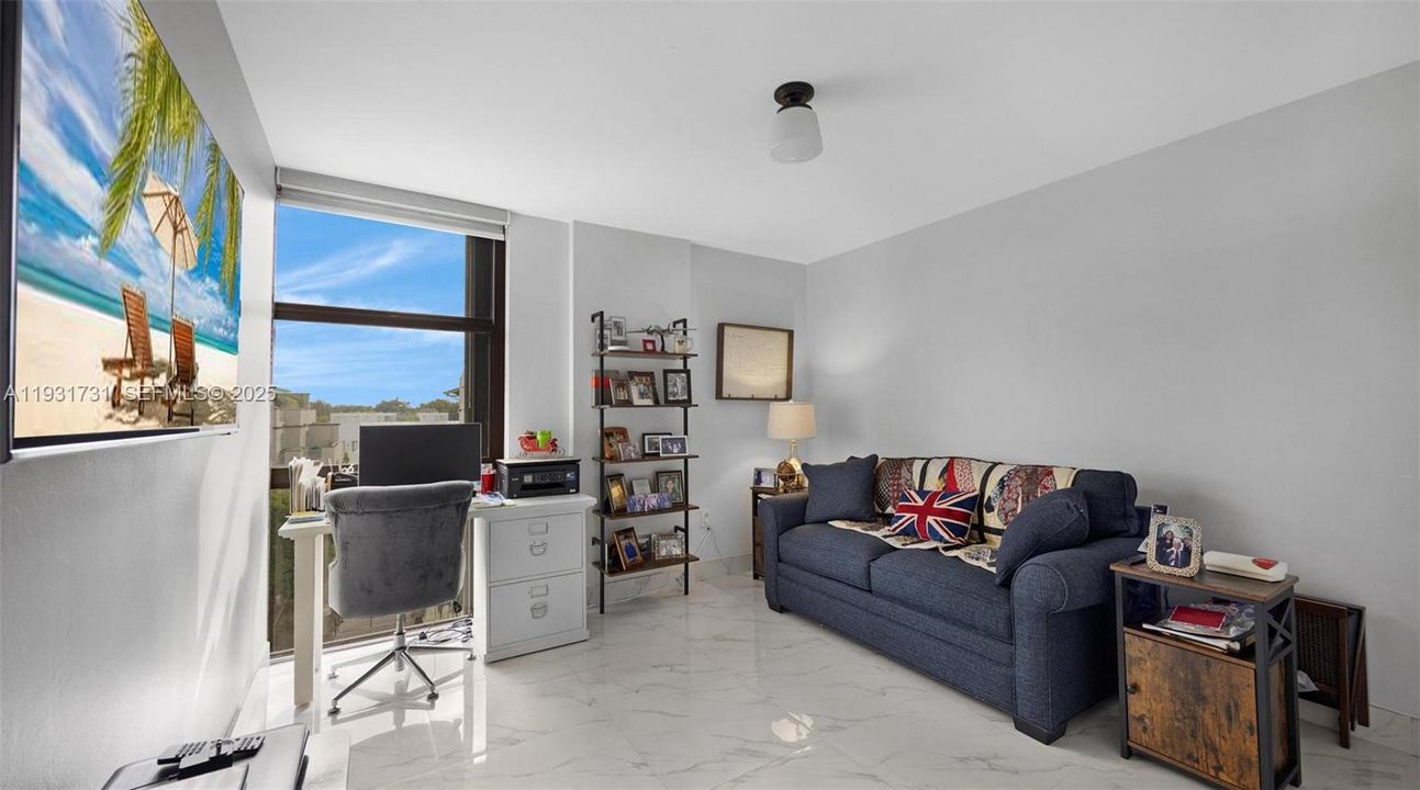 For Sale: $599,000 (2 beds, 2 baths, 1129 Square Feet)