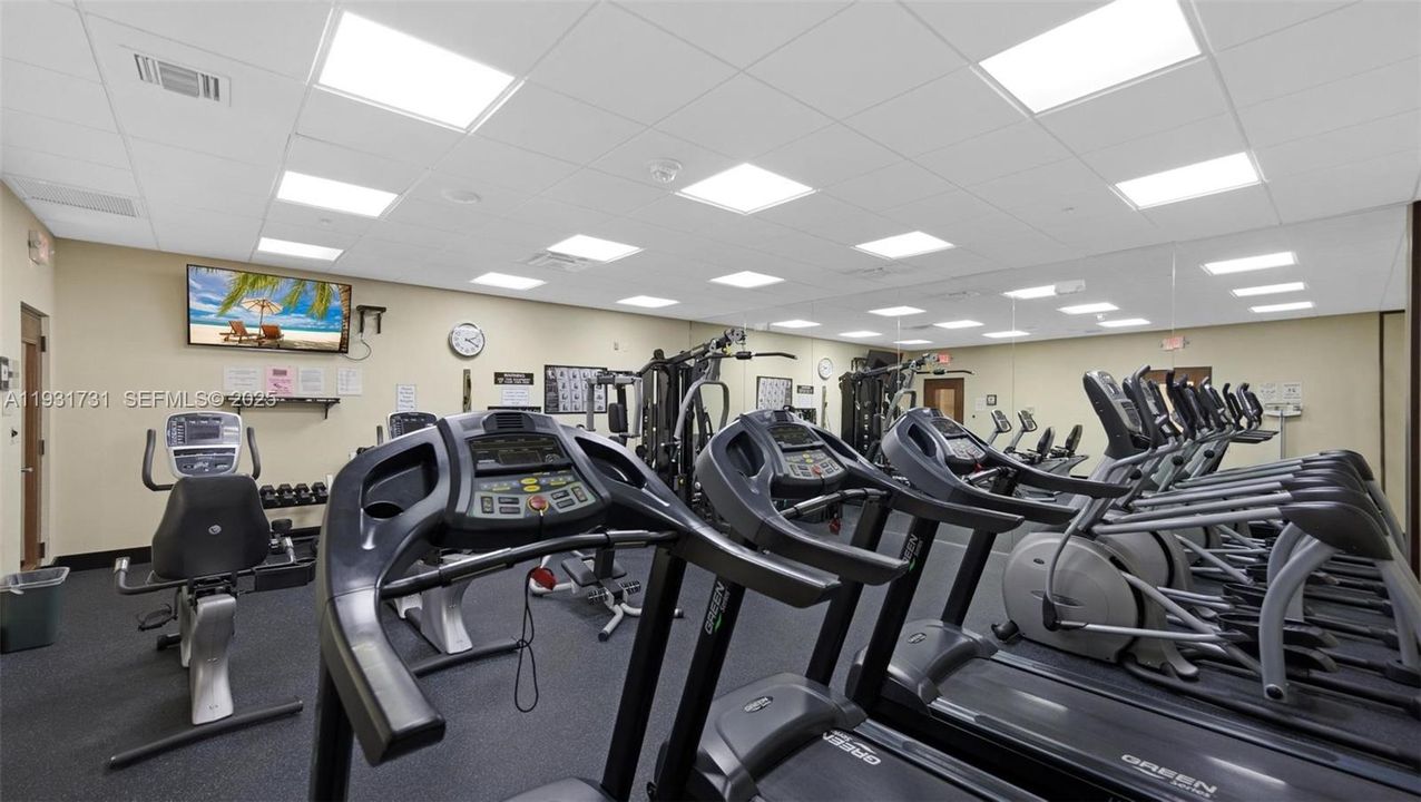 For Sale: $599,000 (2 beds, 2 baths, 1129 Square Feet)