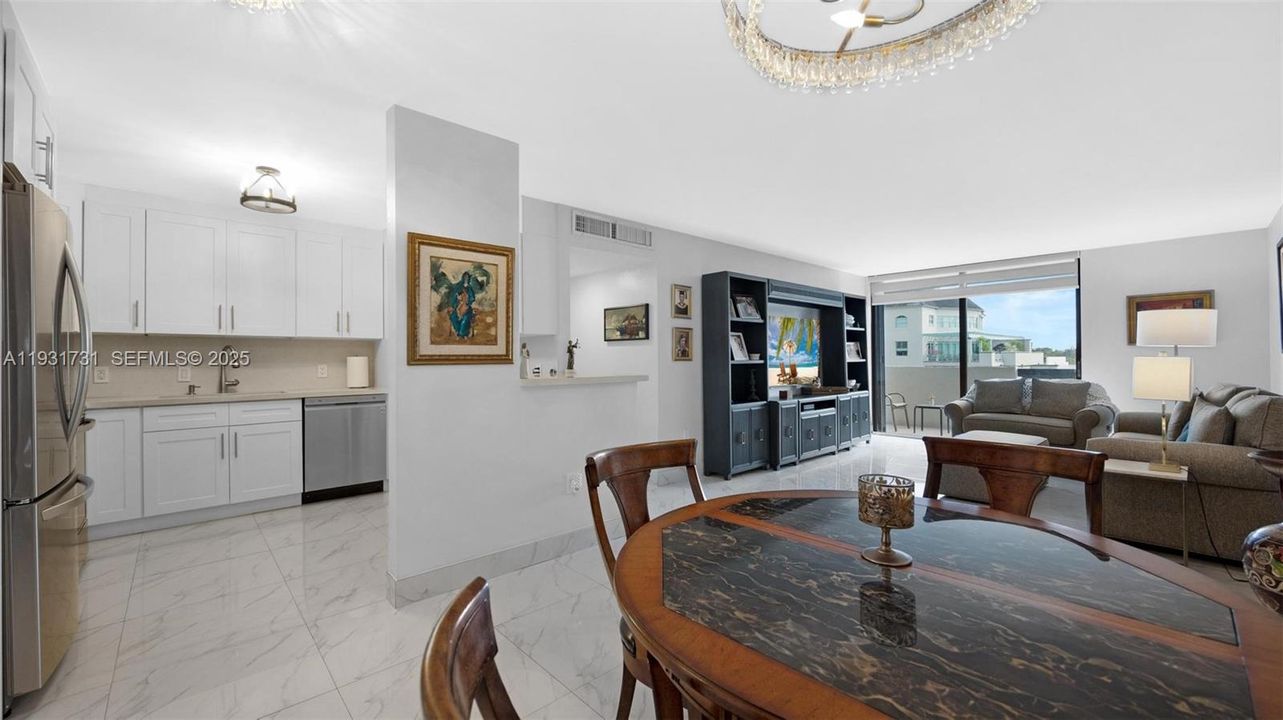 For Sale: $599,000 (2 beds, 2 baths, 1129 Square Feet)