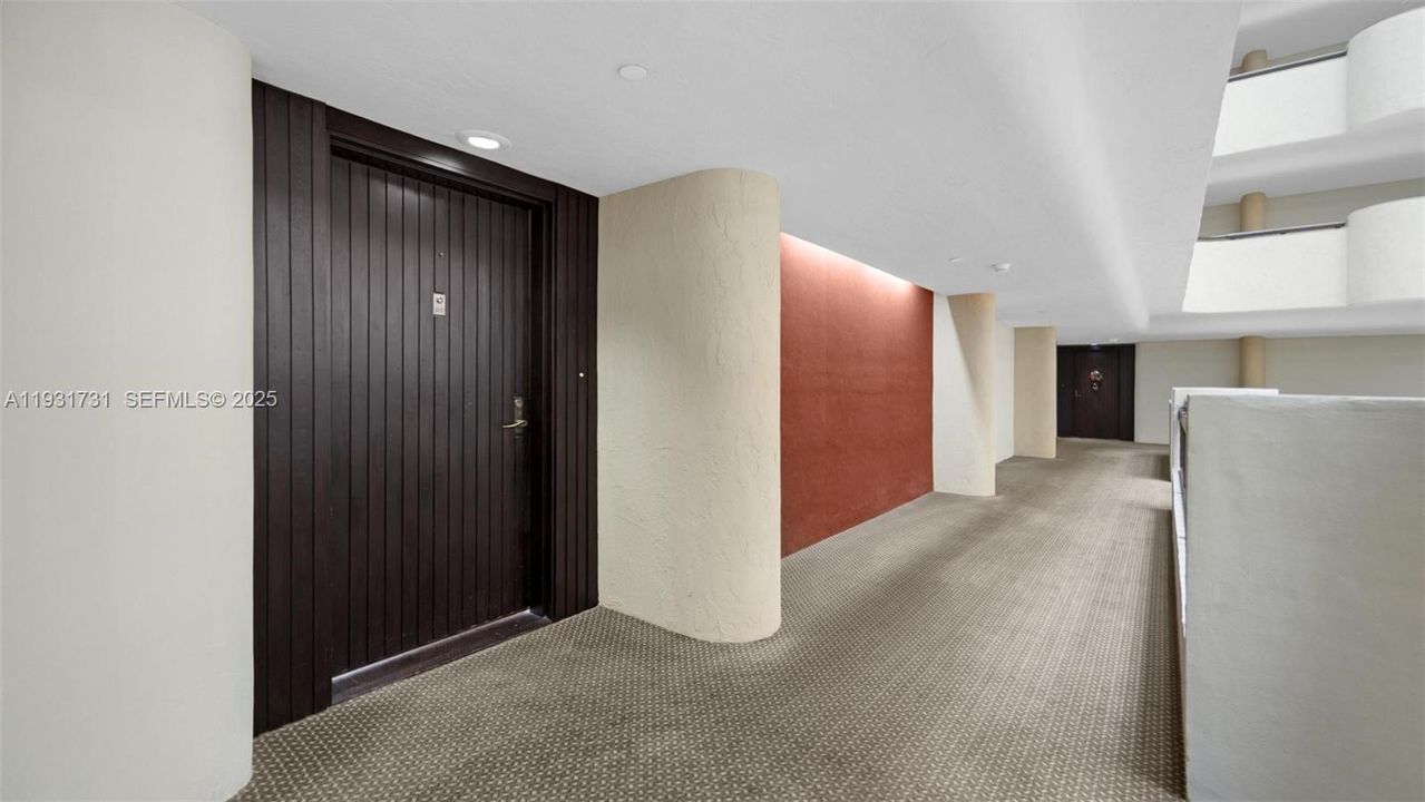 For Sale: $599,000 (2 beds, 2 baths, 1129 Square Feet)