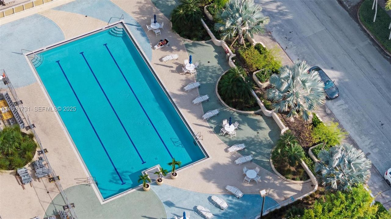 For Sale: $599,000 (2 beds, 2 baths, 1129 Square Feet)