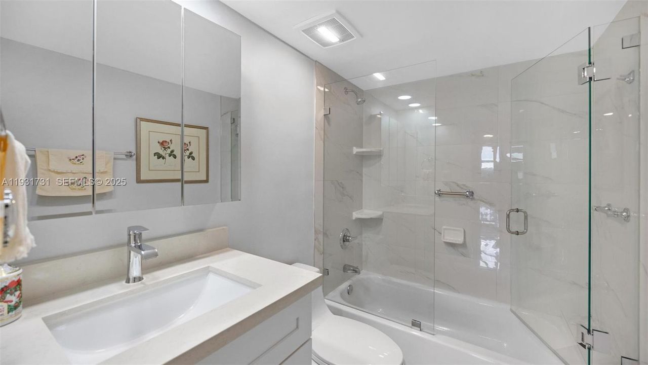 For Sale: $599,000 (2 beds, 2 baths, 1129 Square Feet)