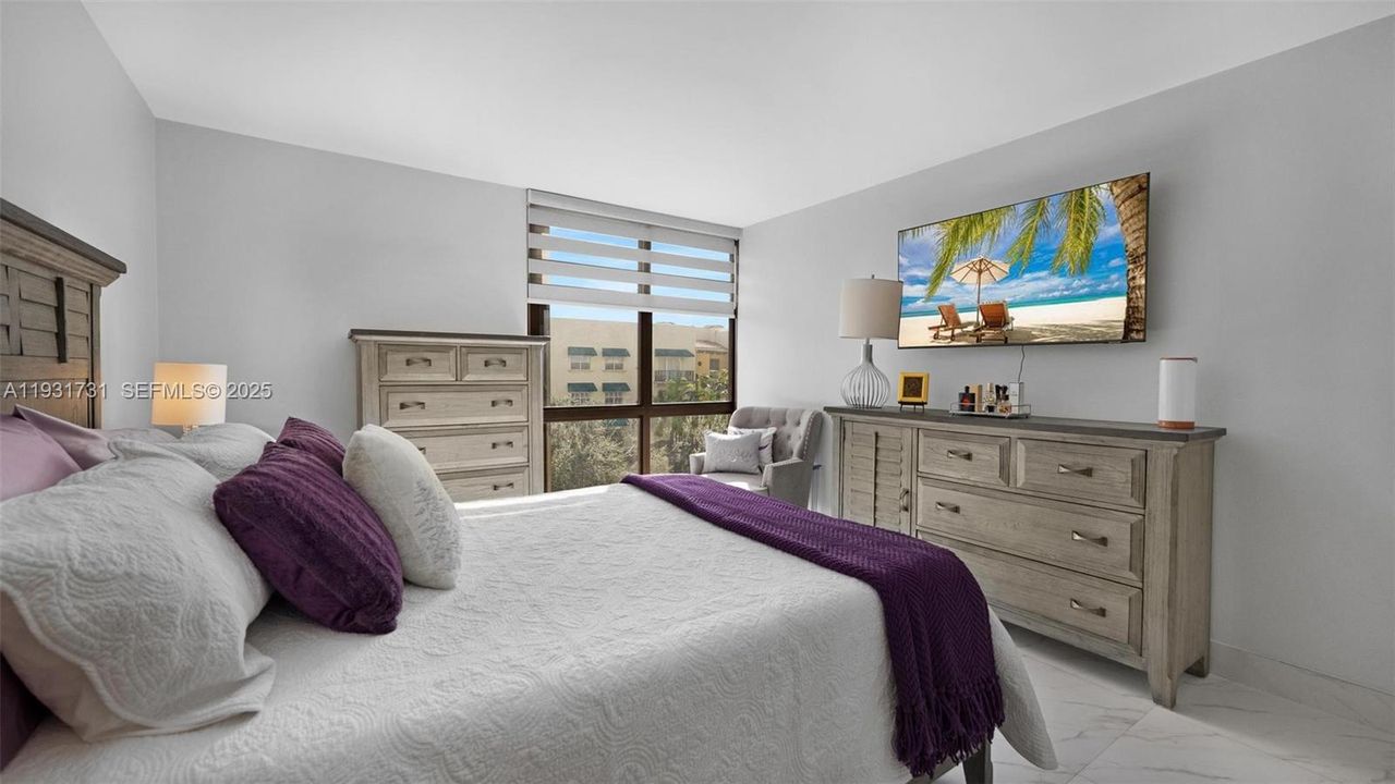 For Sale: $599,000 (2 beds, 2 baths, 1129 Square Feet)