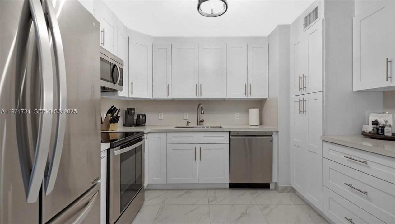 For Sale: $599,000 (2 beds, 2 baths, 1129 Square Feet)