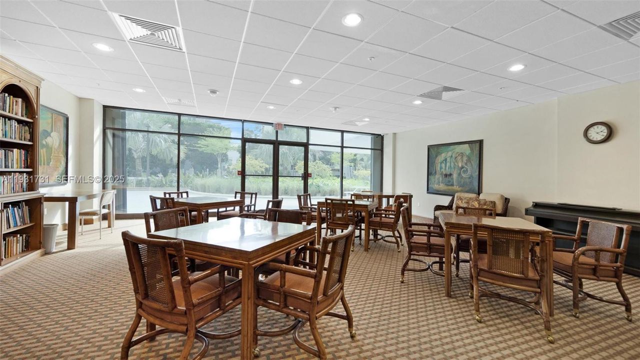 For Sale: $599,000 (2 beds, 2 baths, 1129 Square Feet)