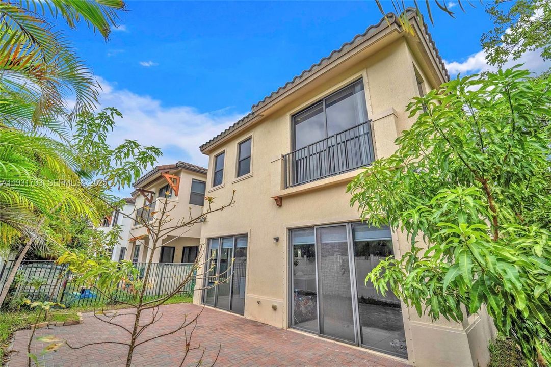 En Renta: $5,500 (5 camas, 3 baños, 2436 Pies cuadrados)