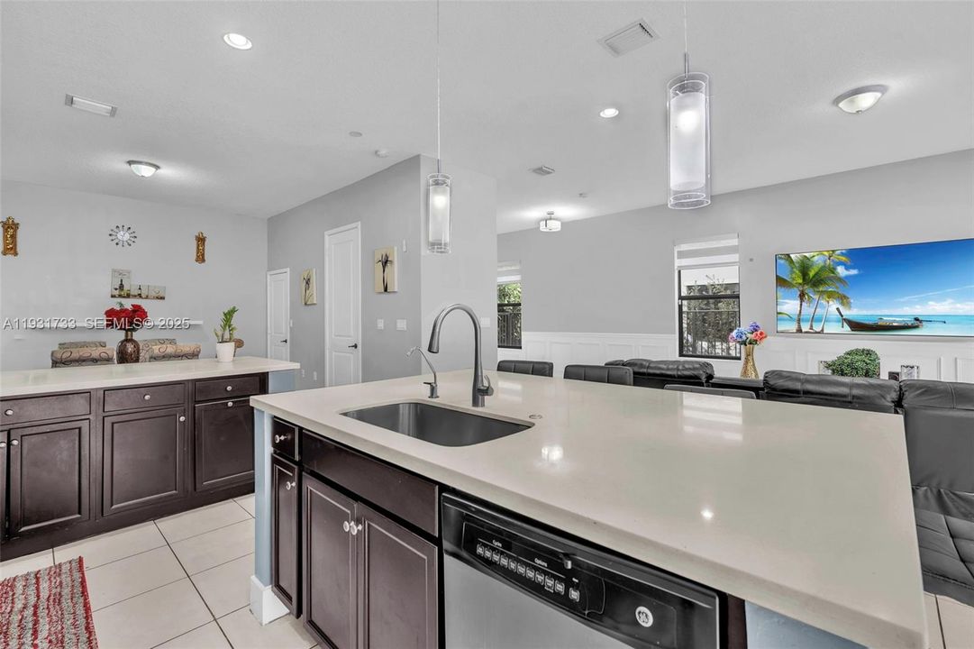 En Renta: $5,500 (5 camas, 3 baños, 2436 Pies cuadrados)