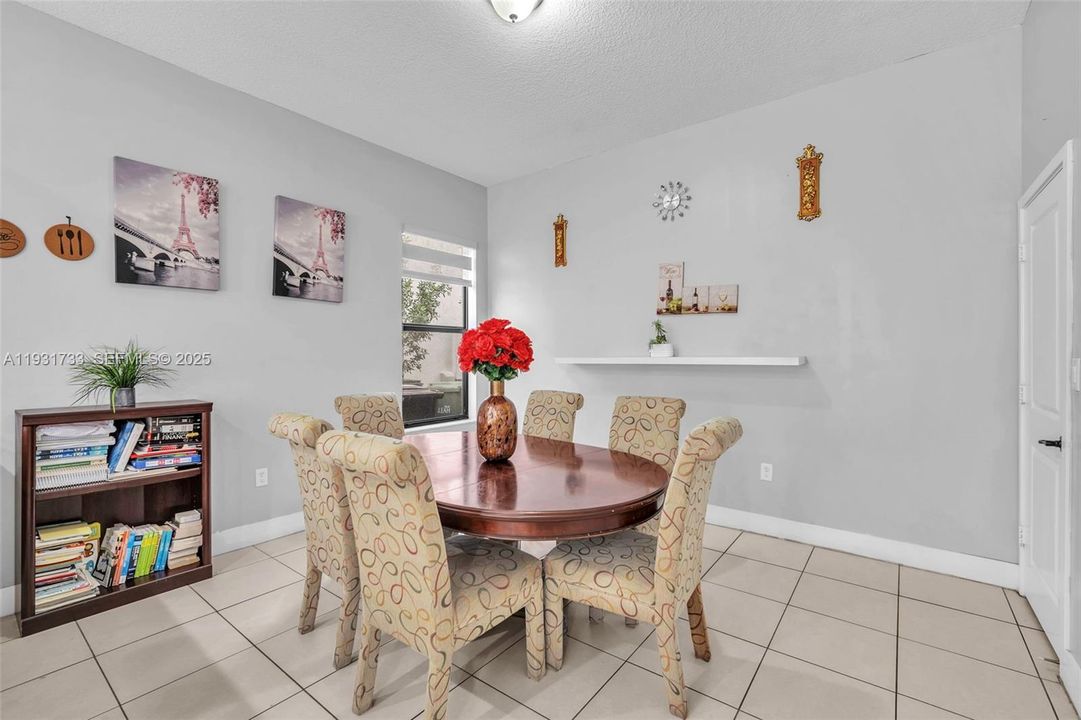 En Renta: $5,500 (5 camas, 3 baños, 2436 Pies cuadrados)