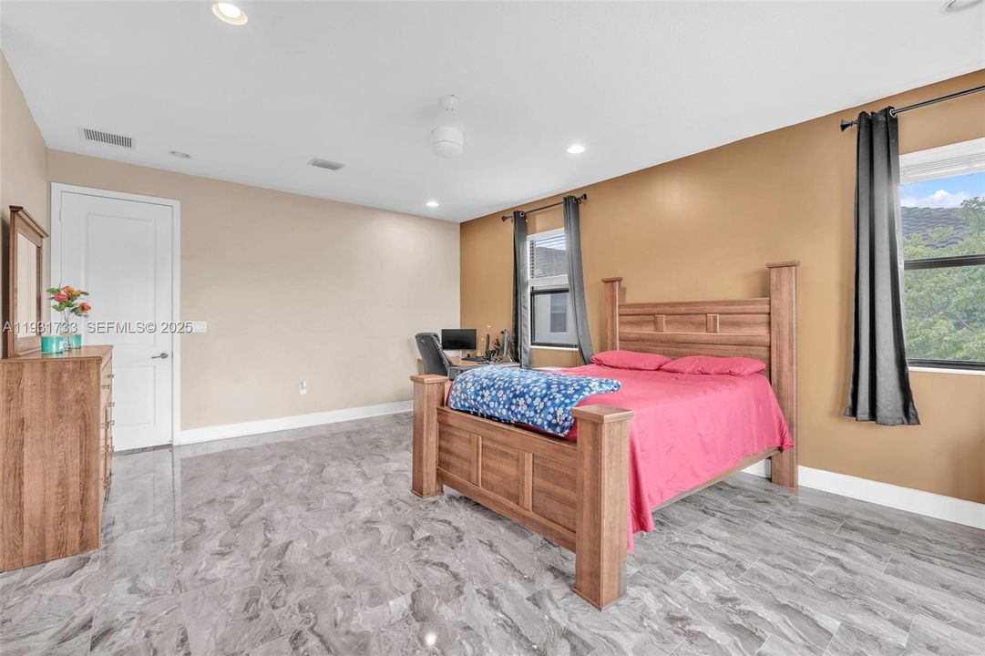 En Renta: $5,500 (5 camas, 3 baños, 2436 Pies cuadrados)