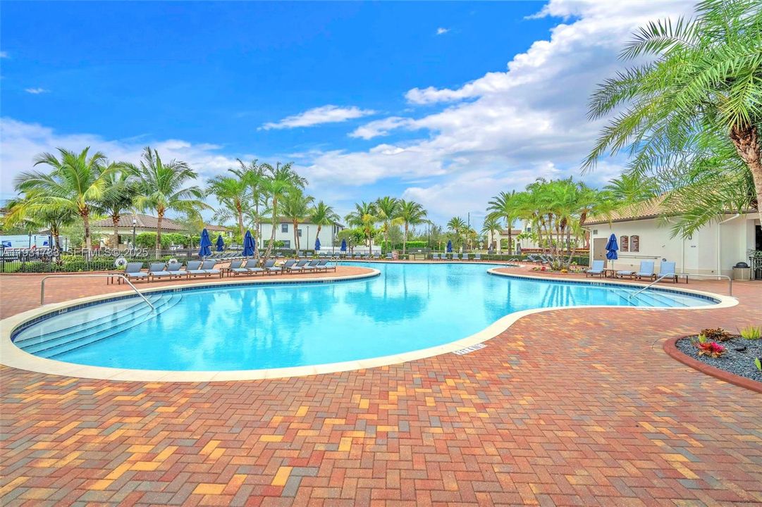 En Renta: $5,500 (5 camas, 3 baños, 2436 Pies cuadrados)