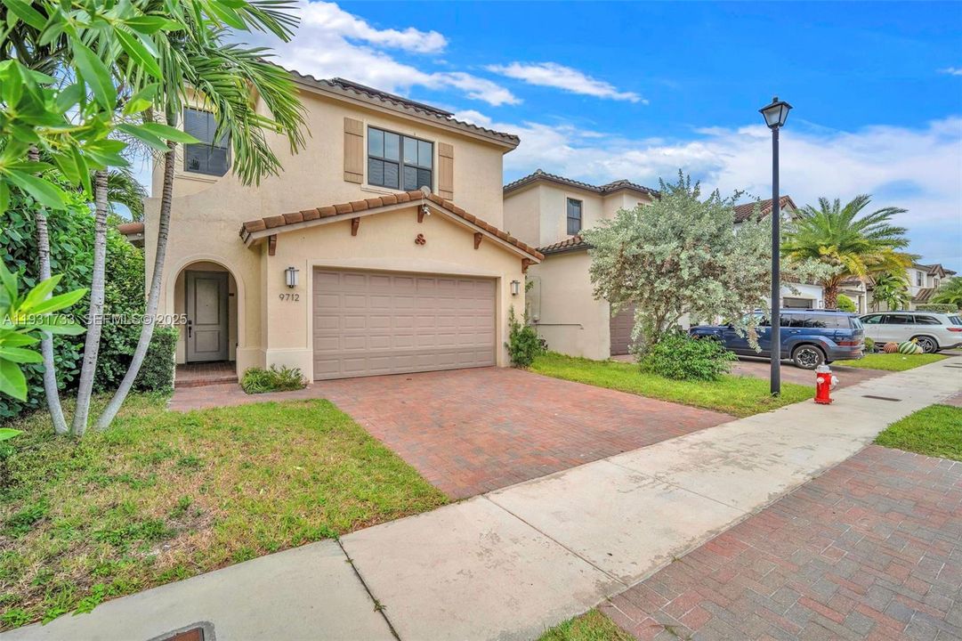 En Renta: $5,500 (5 camas, 3 baños, 2436 Pies cuadrados)