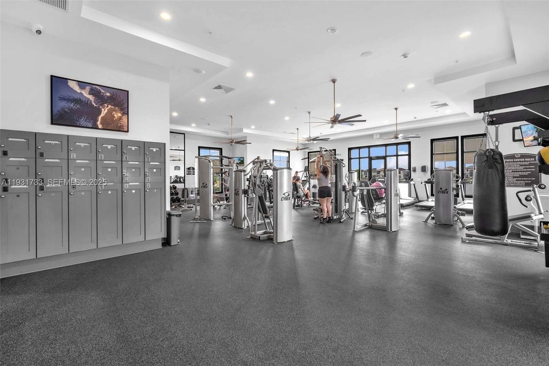 En Renta: $5,500 (5 camas, 3 baños, 2436 Pies cuadrados)