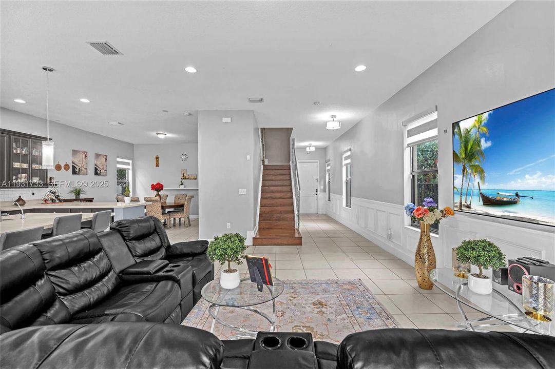 En Renta: $5,500 (5 camas, 3 baños, 2436 Pies cuadrados)