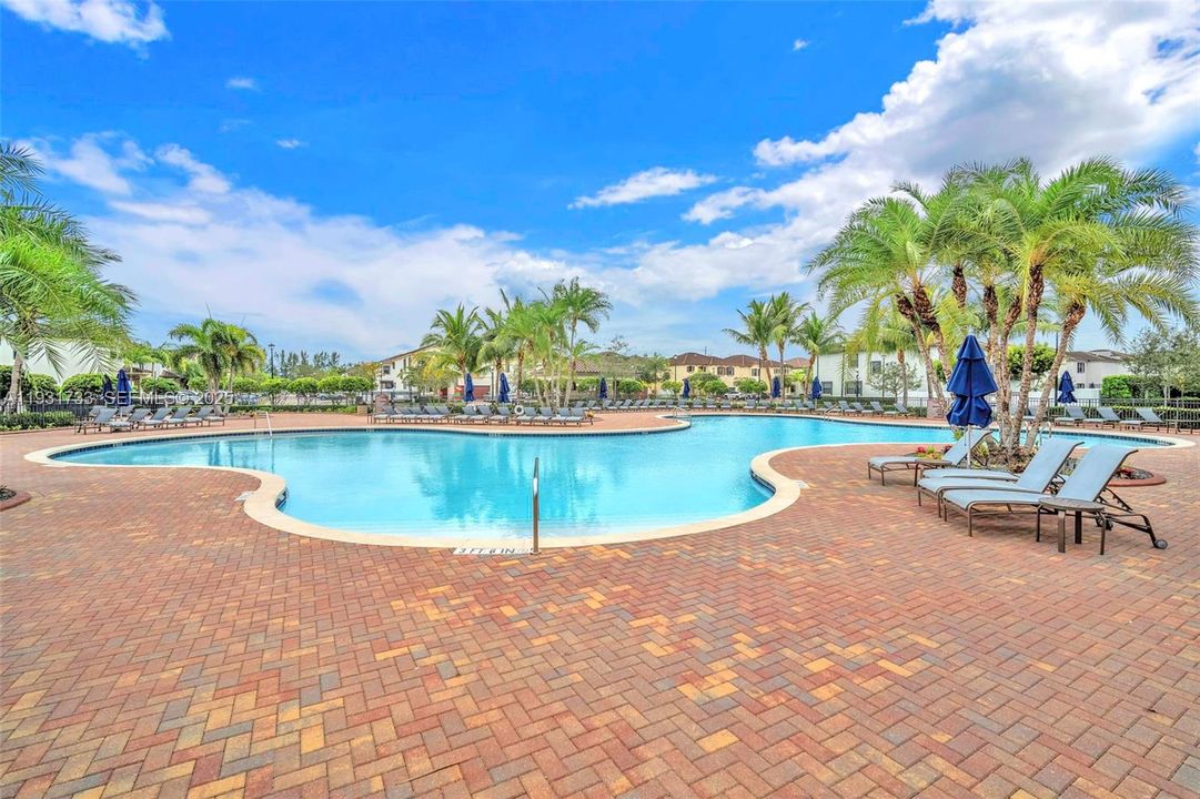 En Renta: $5,500 (5 camas, 3 baños, 2436 Pies cuadrados)