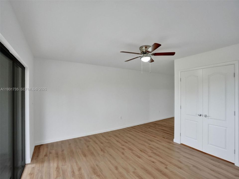 待售: $325,000 (3 贝兹, 3 浴室, 2168 平方英尺)