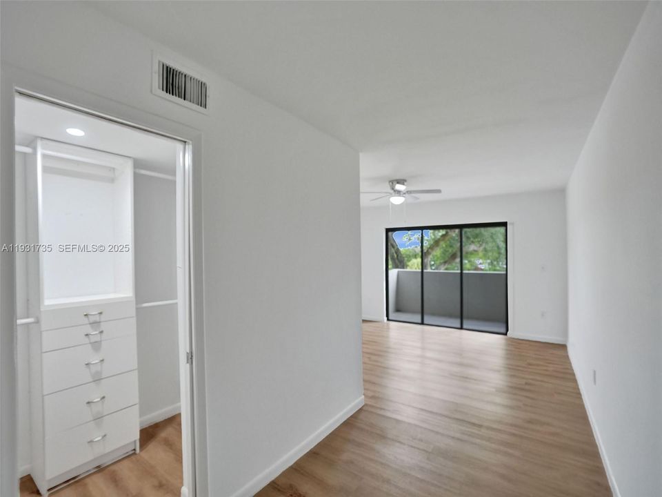 待售: $325,000 (3 贝兹, 3 浴室, 2168 平方英尺)