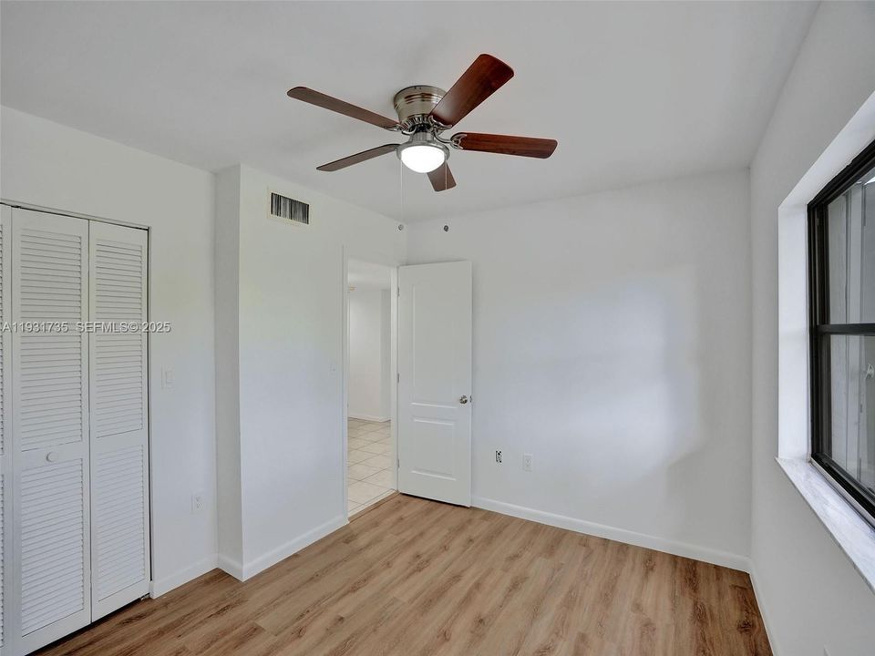 待售: $325,000 (3 贝兹, 3 浴室, 2168 平方英尺)